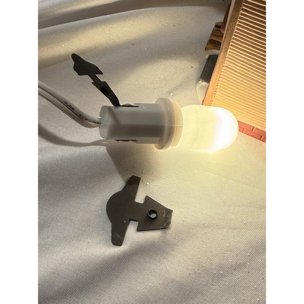 Dept 56 Thomas T Julian House New England Village 5657-0 w Box Lights Up - Picture 8 of 14